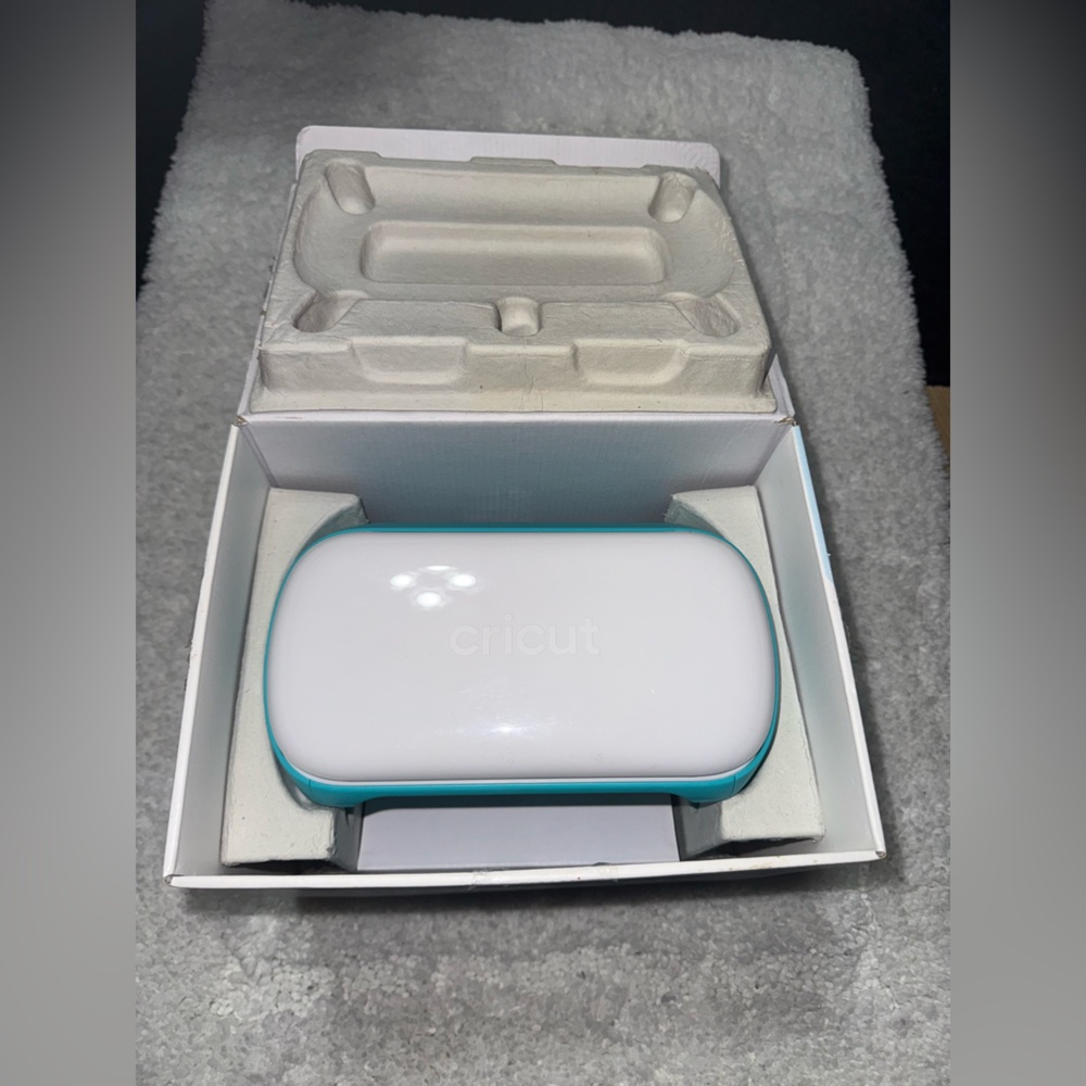 Cricut Joy White and Teal Crafting Tool-Preloved - Picture 1 of 7